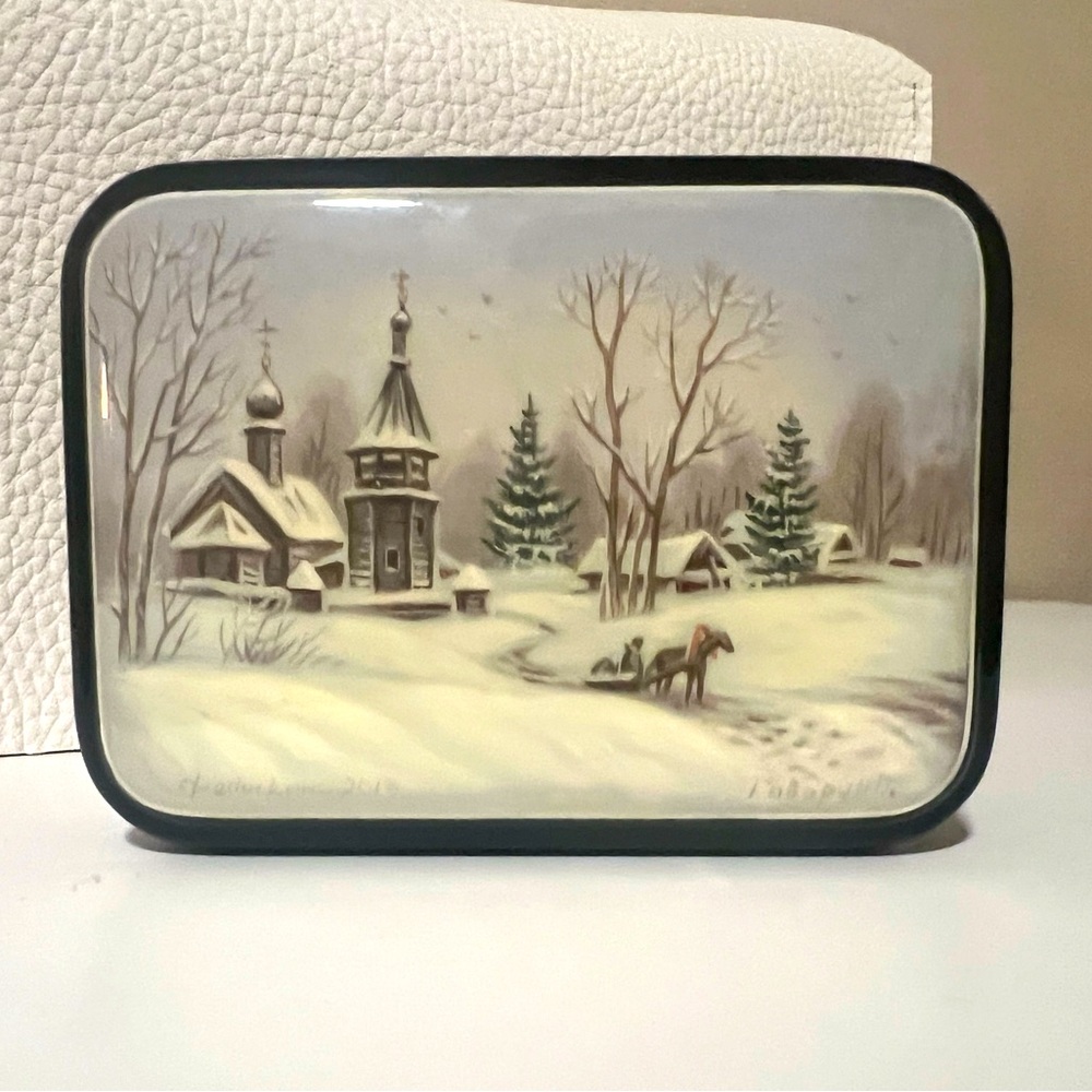 Ukrainian Lacquer Trinket Jewelry Box, Fedoskino, Hand Painted, Winter Landscape